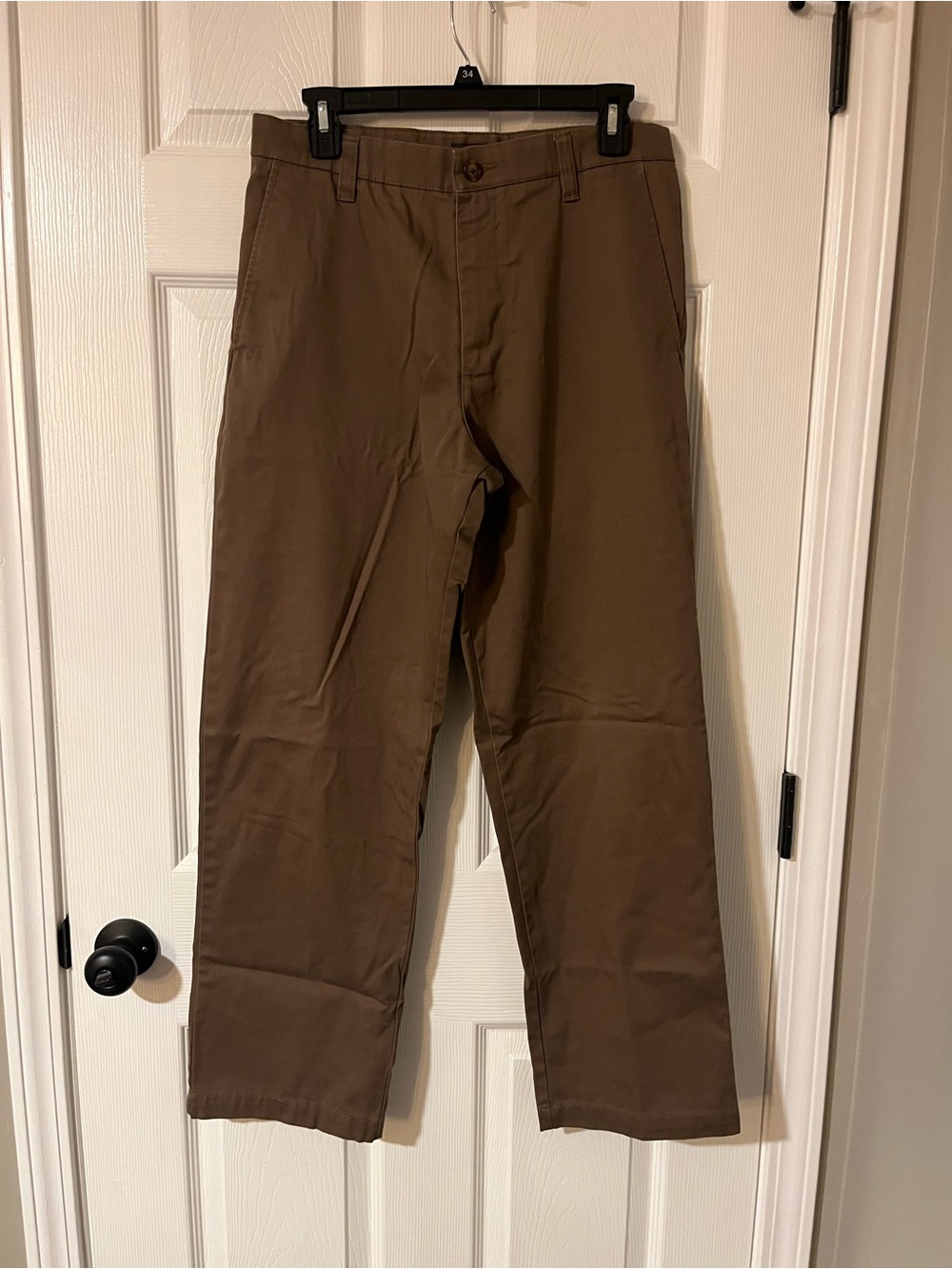 Cherokee Brown Men's Classic Straight-Leg Chinos